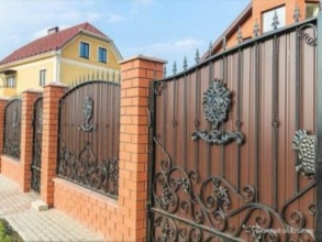 Кирпичный забор с ковкой  150 метров фото в Ожерелье